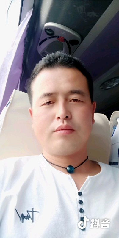 瞬间被爱上的第一张照片--西安中老年相亲网